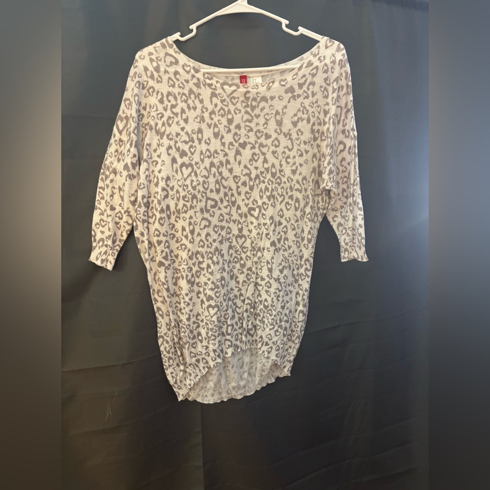 H&M Heart Shaped Cheetah Print White Tunic Sweater Size 6 (S/M)